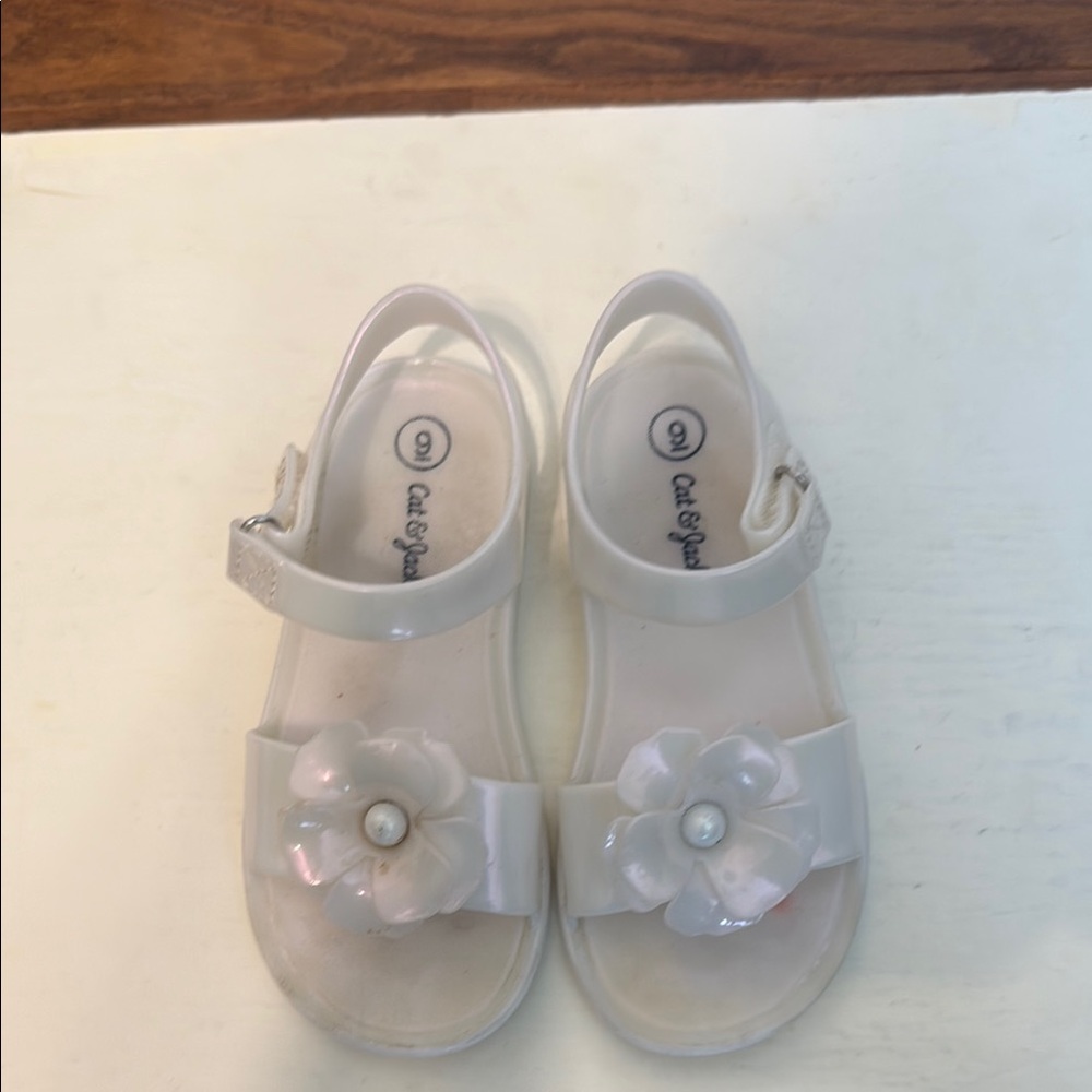 White Sandals with Elegant Design